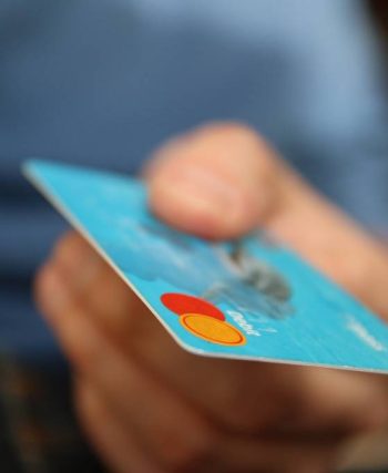 Comment fonctionne une carte de débit et quels sont ses avantages