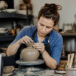 Artisanat d'arts : métiers, débouchés et conseils pour se lancer